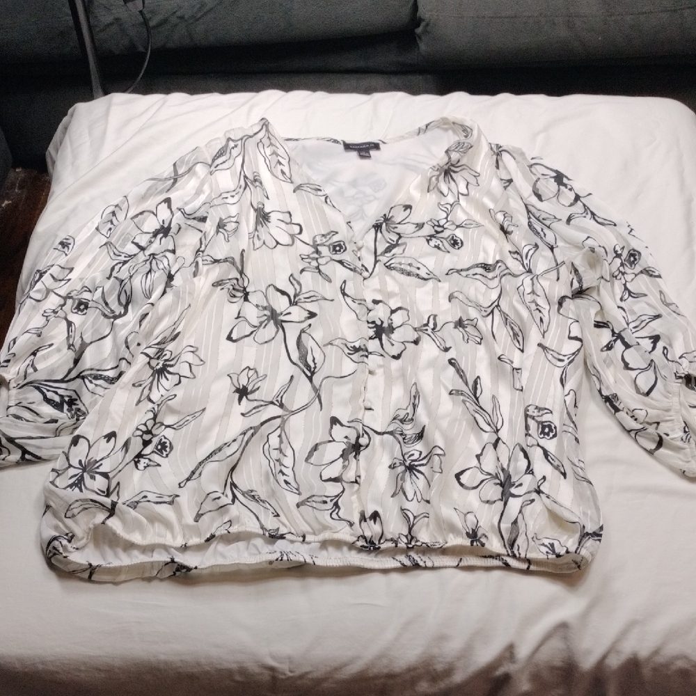 Tamara H Floral White, Gold And Black Women's Top Size 2X
